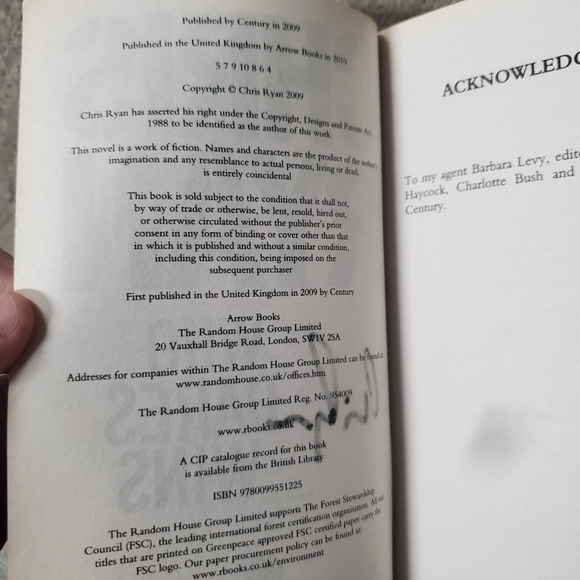 SIGNED Who Dares Wins by Chris Ryan (paperback book) - Picture 8 of 8